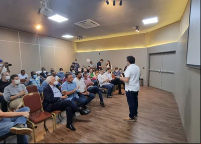 Reunião aconteceu em um espaço de eventos na zona leste