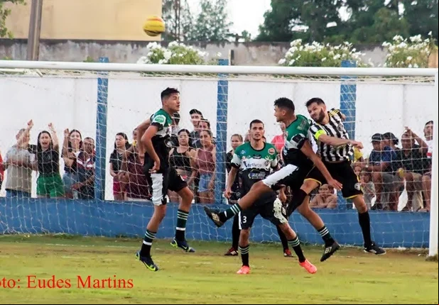 O jogo finalizou com o placar: Juventus dos Tucuns 2 X 1 Placas