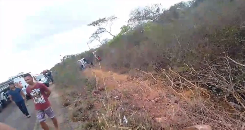 Ambulâncias do SAMU no local do acidente