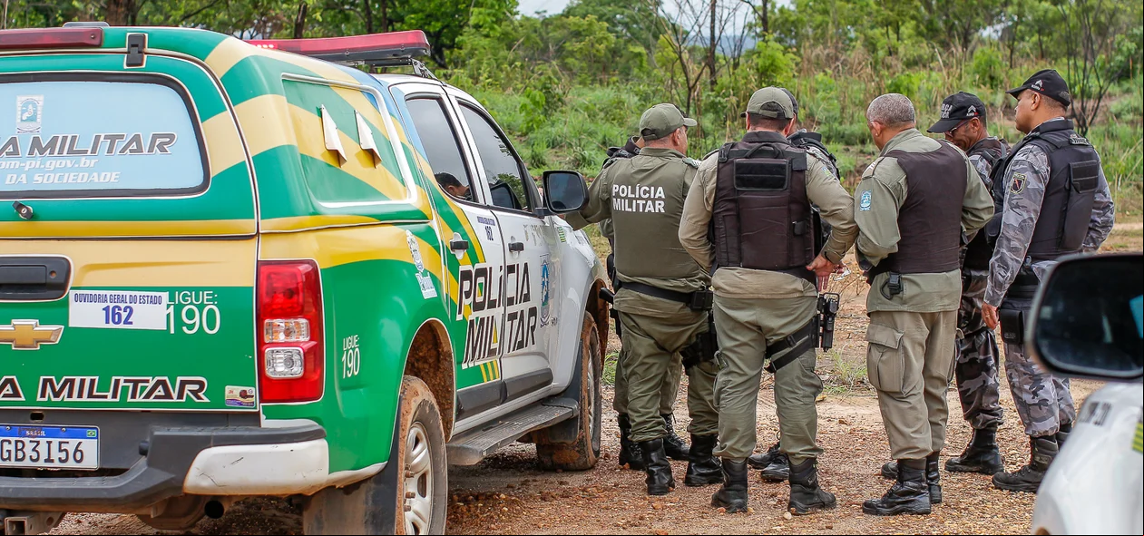 Policiais Militares no local