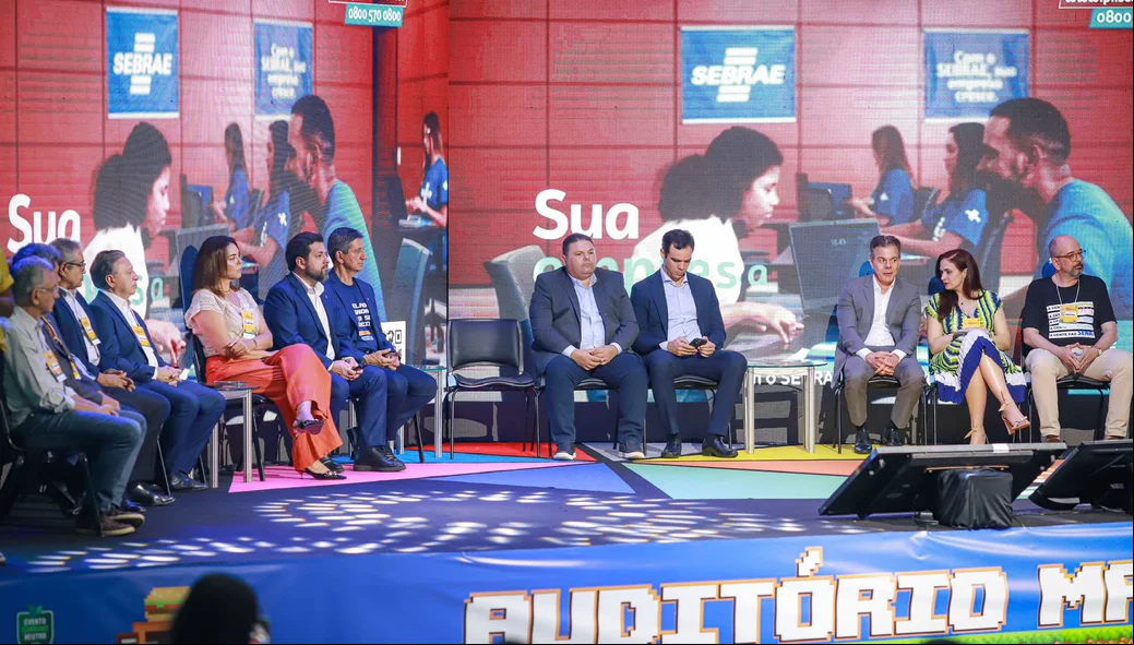 Autoridades na abertura do evento