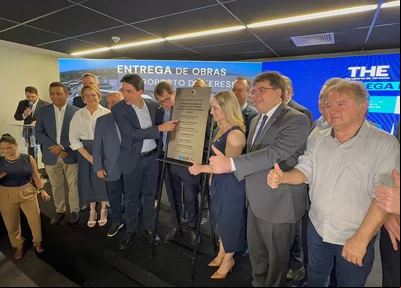 Autoridades na inauguração da reforma do aeroporto