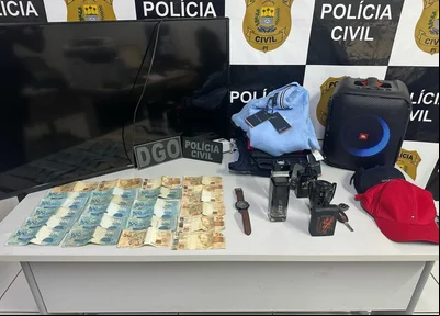 Segundo informações da PC, foram apreendidos diversos objetos oriundos de crimes