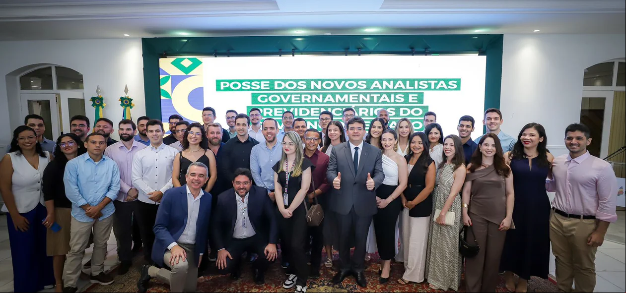 Novos analistas empossados pelo Governador Rafael Fonteles