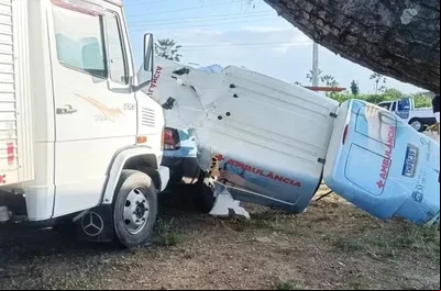 Quatro pessoas morrem em acidente com ambulância no Ceará