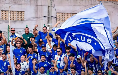 Torcida do Parnahyba no estádio Pedro Alelaf