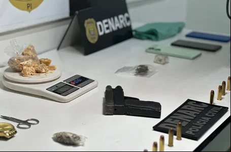 Um dos presos portava arma de fogo