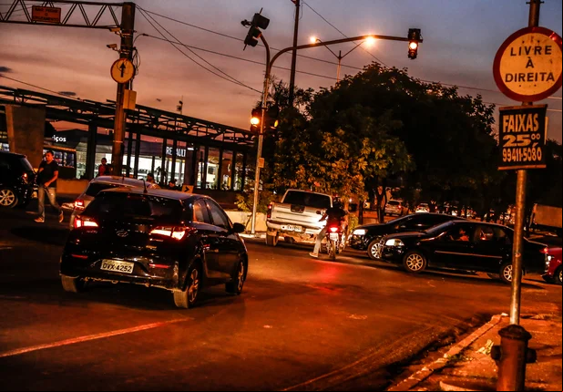 Pane em semáforos causa transtornos na avenida João XXIII