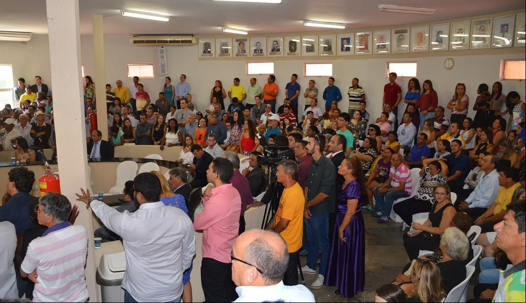 Público lota o plenário da Câmara