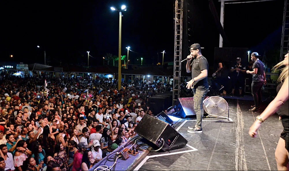 Bandas arrastaram uma multidão de cocalenses e turistas para a Praça de Eventos 