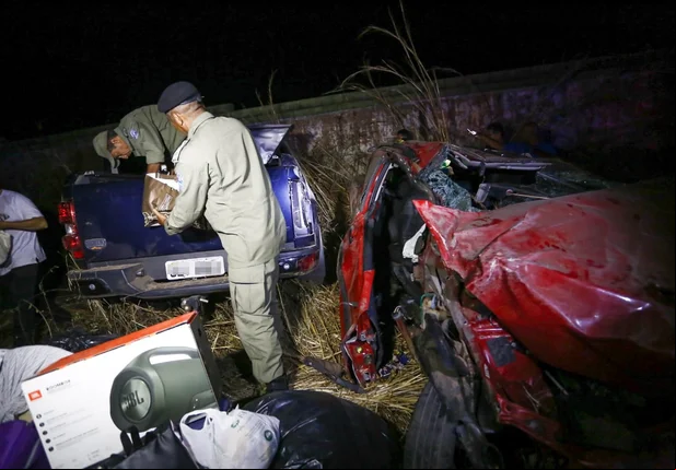 Colisão entre três veículos deixa quatro feridos na BR 343