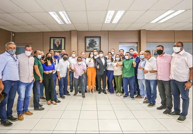 Rafael Fonteles se reúne com vereadores na Câmara de Teresina