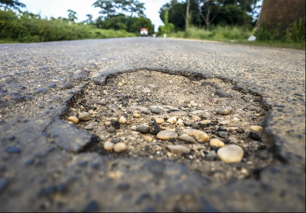 Estrada da alegria está quase intrafegável por conta de buracos