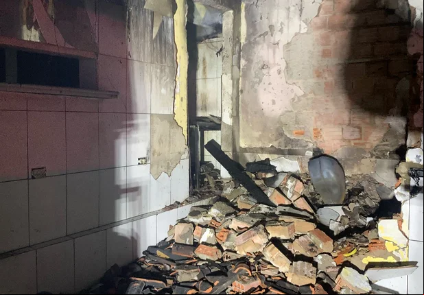 Incêndio de grandes proporções atinge hamburgueria na zona sul de Tere