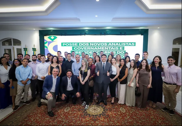 Rafael Fonteles empossa 41 analistas governamentais e previdenciários